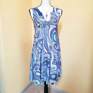 Flowy pullover patterned dress with pockets!